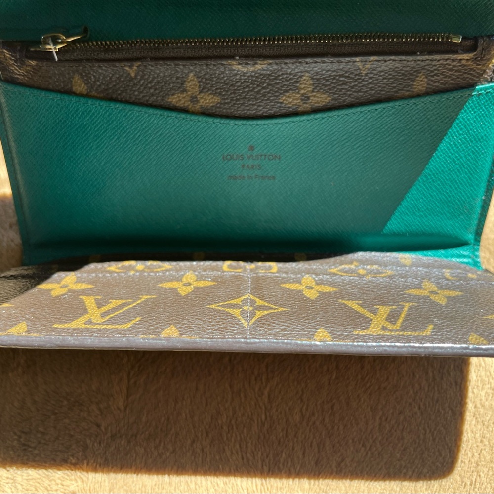 1000% Louis Vuitton envelope wallet with coins insert